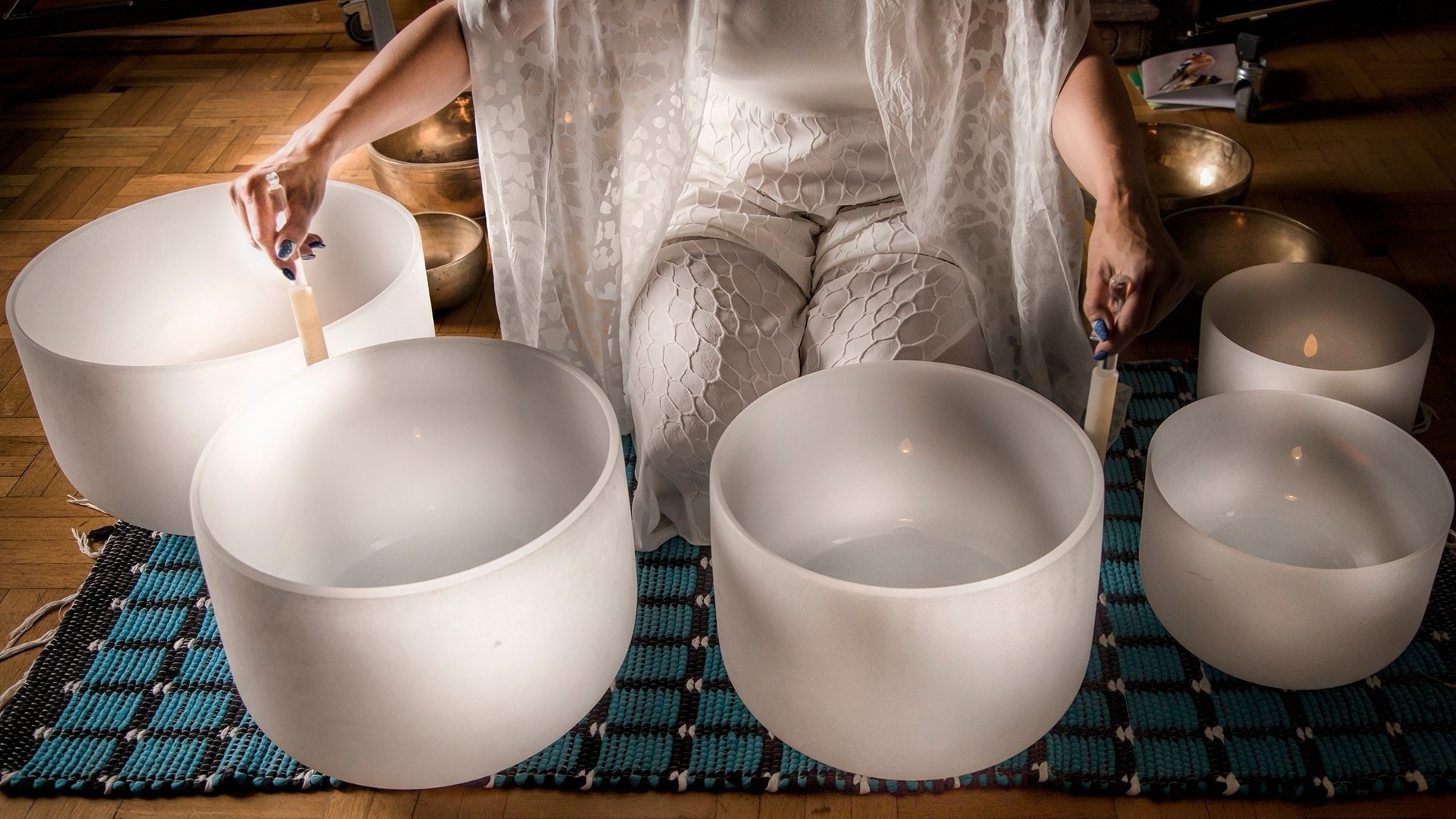 NASHVILLE, TENNESSEE - Sound Healing with Crystal Singing Bowls