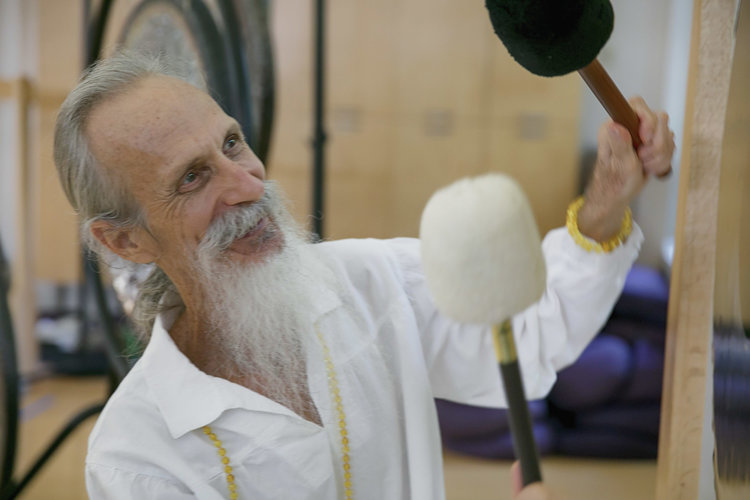 LONDON - How to Play the Gong with Mehtab Benton